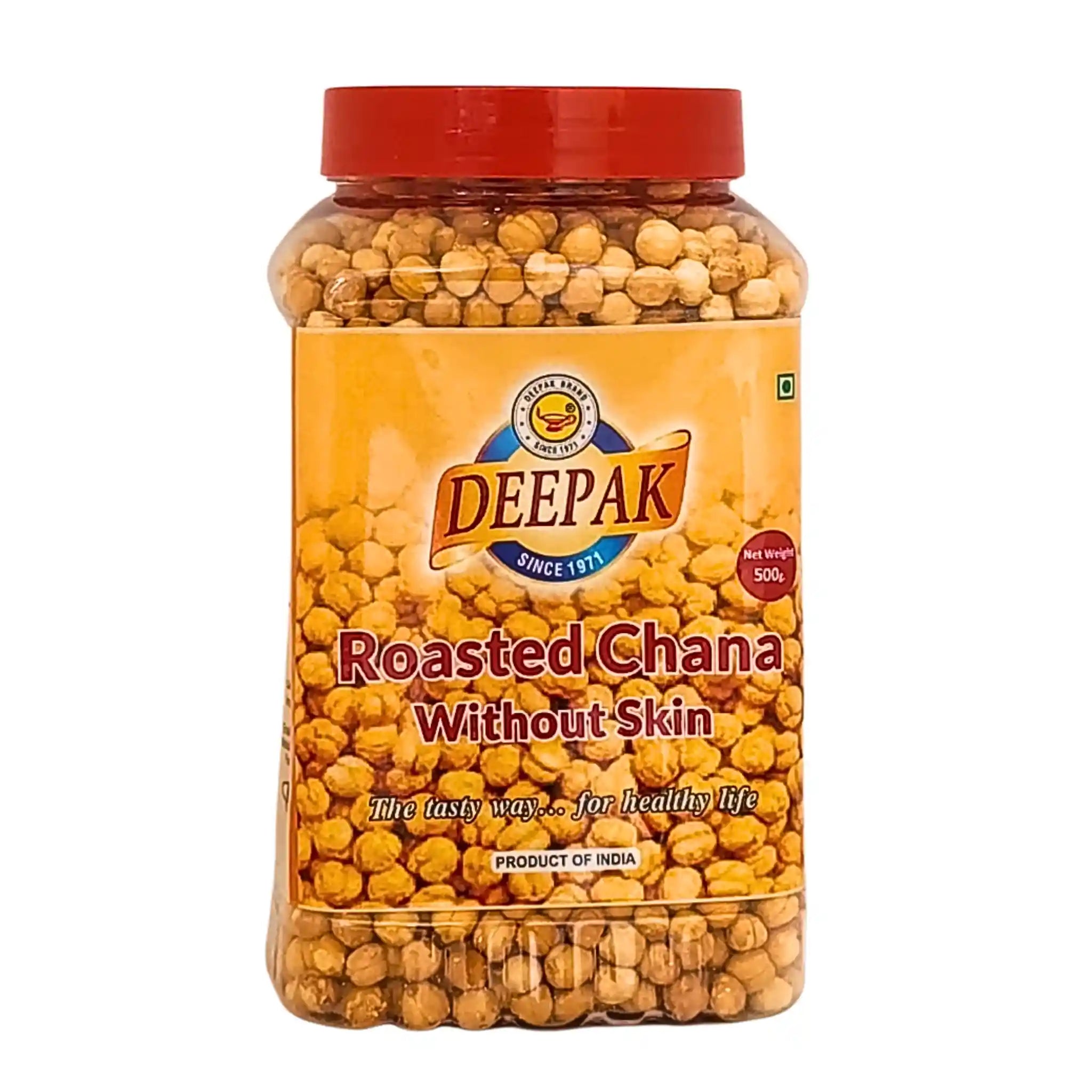 Burk med rostade kikärtor utan skal, 500g, på vit bakgrund.