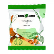 Påse med hela torkade lime, illustrerad med kryddor och tydlig text på förpackning.