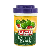 Lazoora pickle 1kg burk med gröna frukter och röda chili på etiketten, orientaliska smaker.