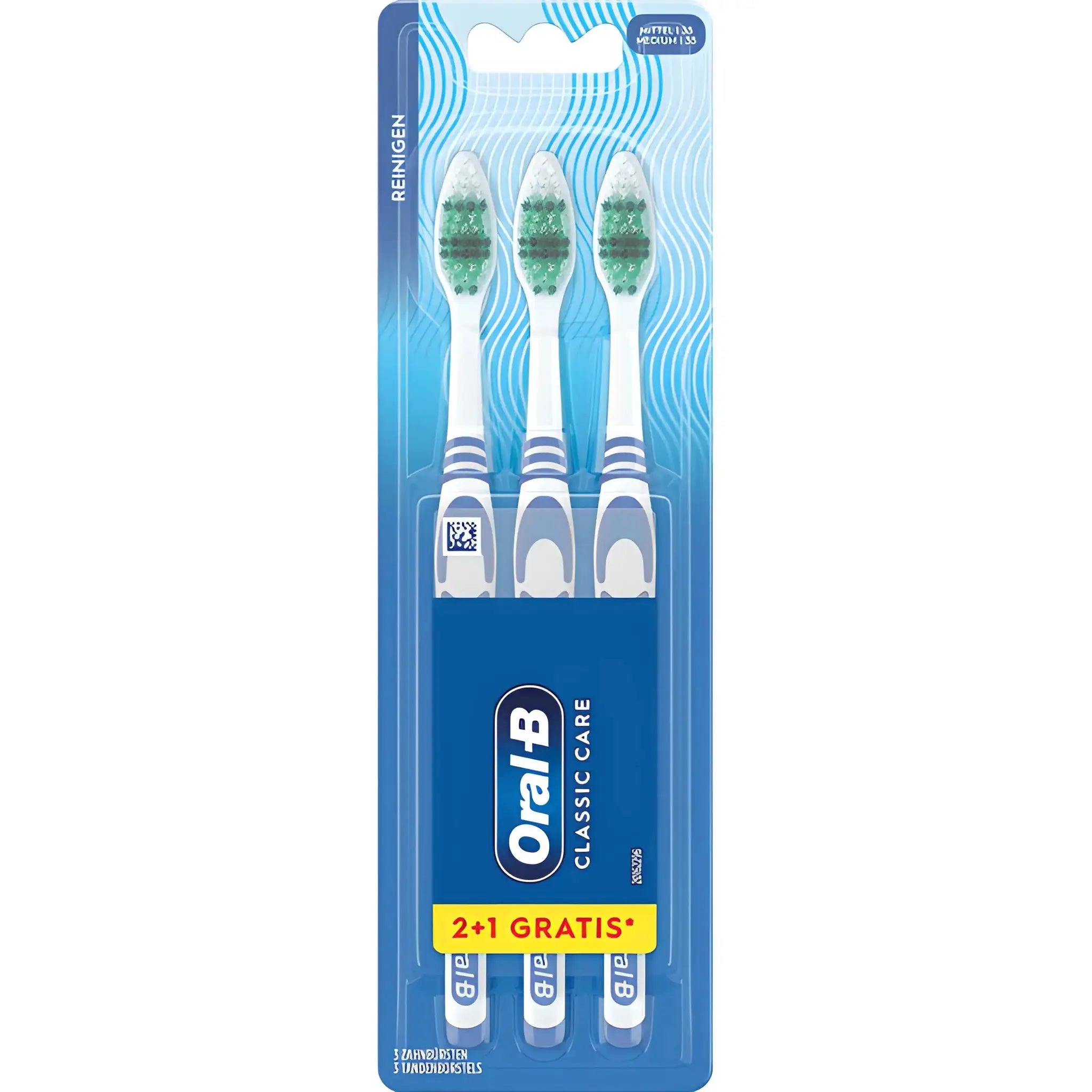 Tre-pack tandborstar i vitt och blått med medelhårda borst, Oral-B Classic Care.