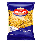 Fusilli pasta 500g i genomskinlig och blå förpackning, italiensk durumvete pasta.