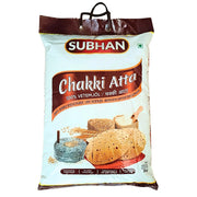Förpackning med Subhan Chakki Atta 100% vetemjöl, 5 kg, med bild på stenmalet mjöl och bröd